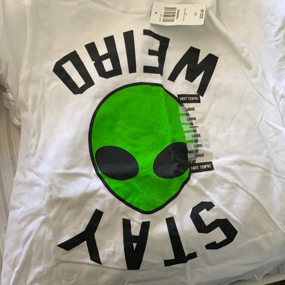 Hot topic shirt never worn